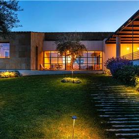 4 bedroom villa with pool near Noto, sleeps 8